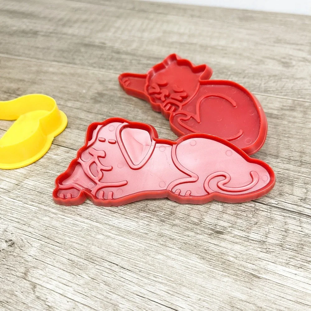 Vintage Cat and Dog Cookie Cutters, Chilton Baking Accessories